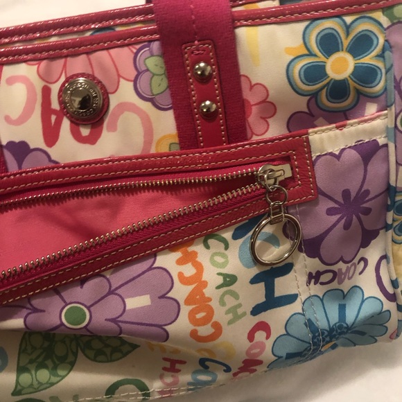 Coach handbag perfect for spring - Picture 11 of 16